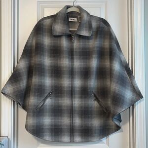 Le Moda Women’s One Size Gray Plaid Fleece Cape Poncho Jacket